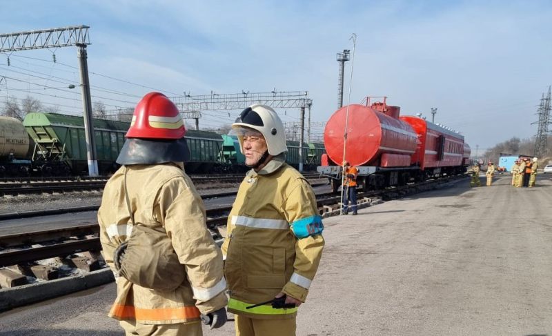 Условный пожар тушили в пассажирском вагоне на станции Алматы