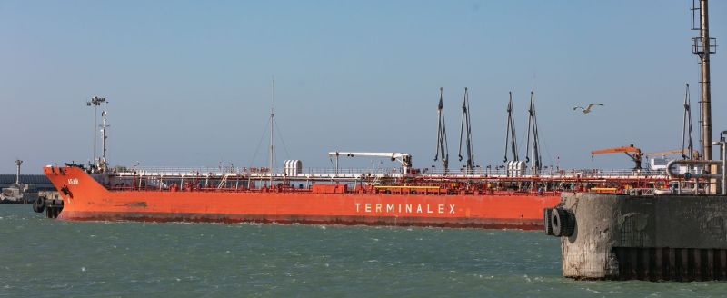 Перспективы перевозок грузов по Каспийскому морю обсудили эксперты в прямом эфире