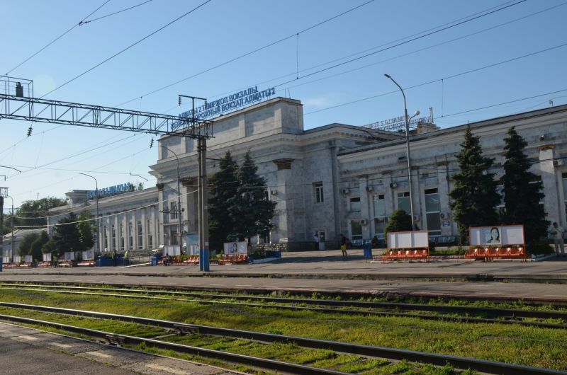 Вокзальные будни, круговерть и суета: многозадачность работы начальника железнодорожной гавани Алматы Бекболата Акпанова