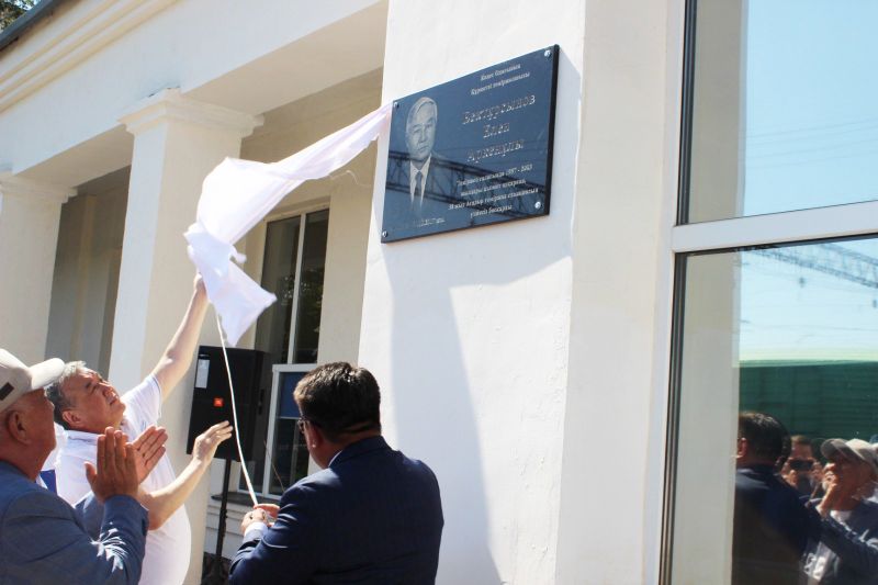 Құрметті теміржолшы Елен Бектұрсыновтың құрметіне мемориалдық тақта орнатылды