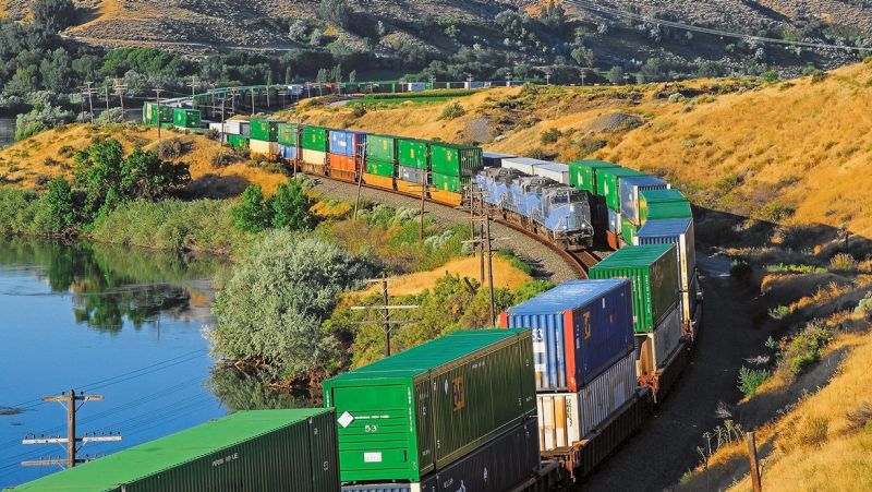 Спад грузовых перевозок продолжается на железных дорогах США