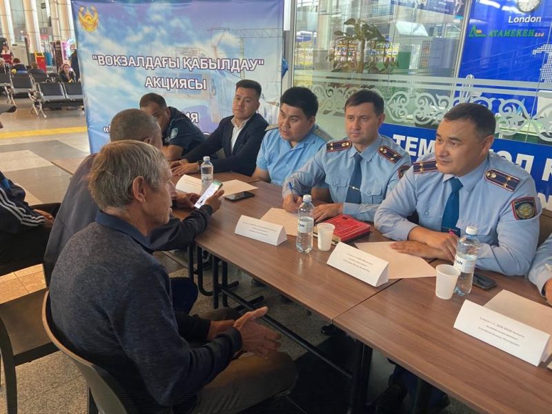 Приемная на вокзале: встречу с пассажирами провели железнодорожники в Алматы