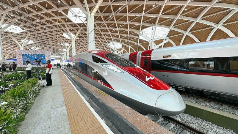 Первую высокоскоростную магистраль длиной более 140 км запустили в Индонезии