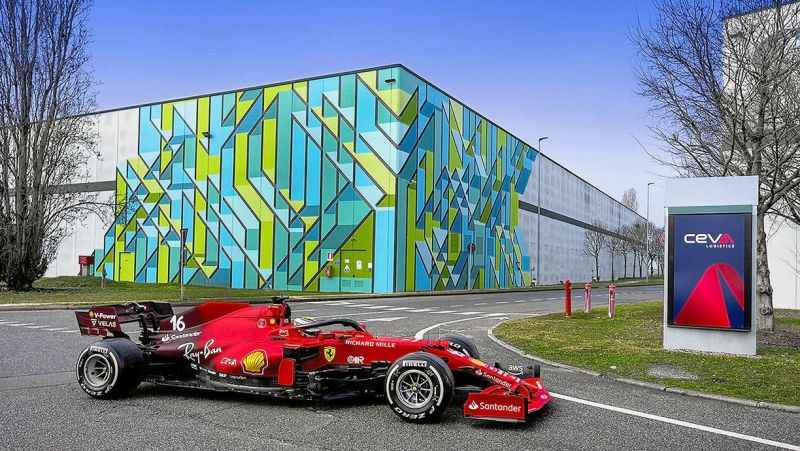 Североамериканские этапы «Формулы‑1»: болиды Ferrari впервые доставили к месту гонок по железной дороге