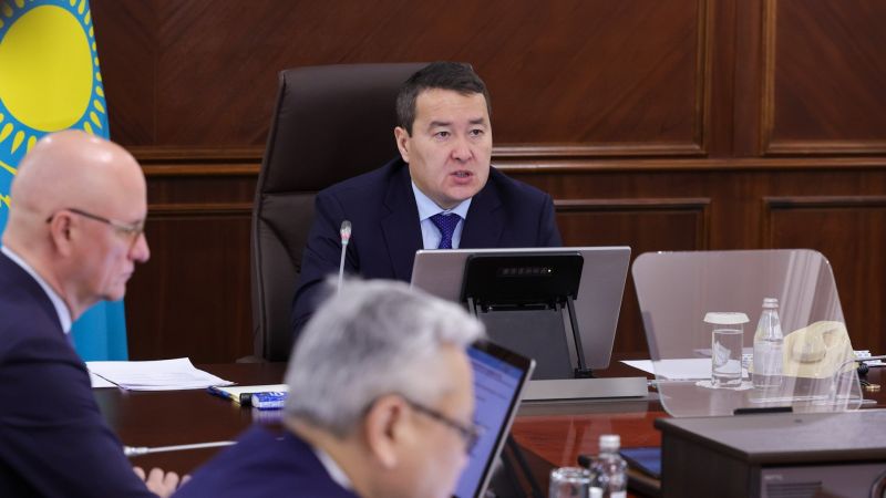 Глава правительства Казахстана поручил сократить сроки оформления и прохождения ж/д грузов