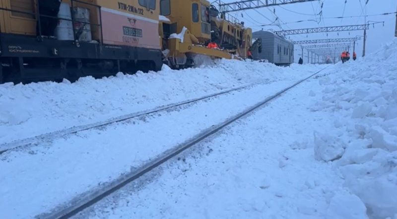 Железнодорожники Казахстана обеспечили пропуск пассажирских поездов по затрудненным участкам в непогоду