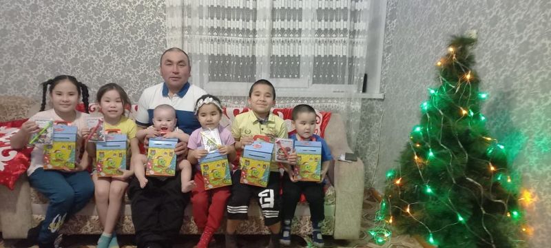 Подари праздник детям: традиционная акция для многодетных семей прошла в Караганде