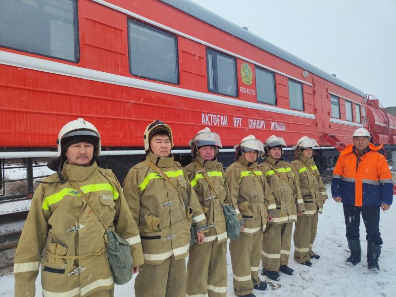Өрт сөндіру пойызы Ақтоғай кентінде өрт сөндіру үшін тартылды