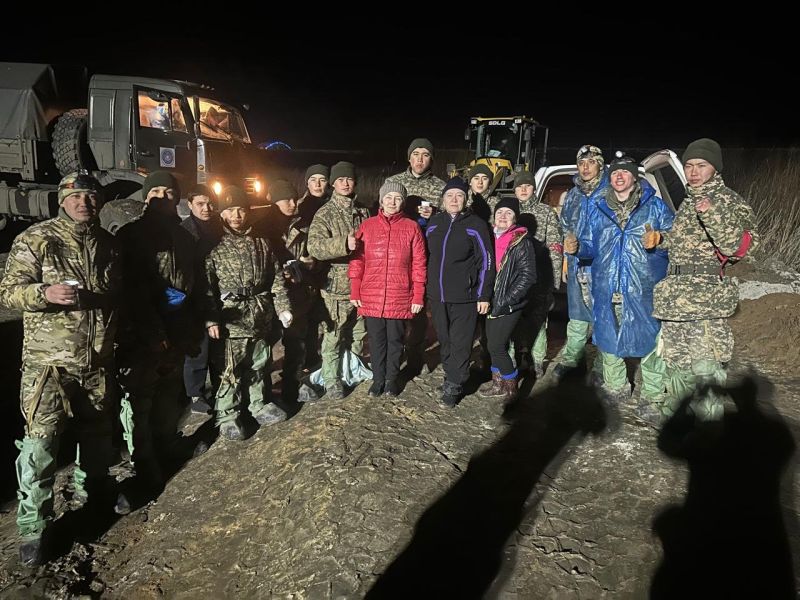 Волонтеры-железнодорожники протянули руку помощи пострадавшим от паводков