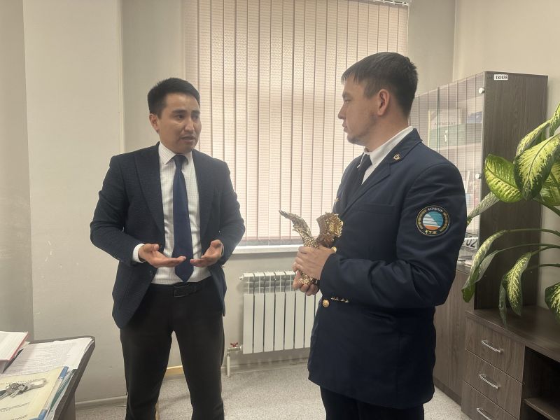 Сотрудник железнодорожного вокзала спас карагандинку от суицида