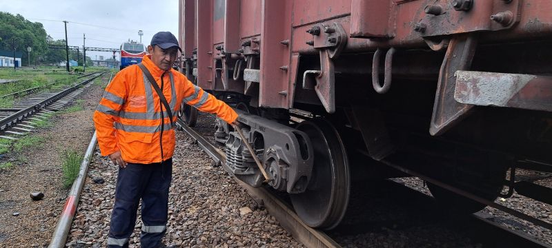 Предотвратившие угрозы безопасности движения поездов осмотрщики станции Оскемен-1 получат премии