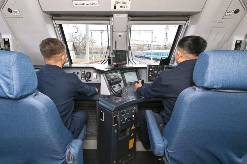 Телемеханическую систему контроля бодрствования машиниста внедрили в КТЖ