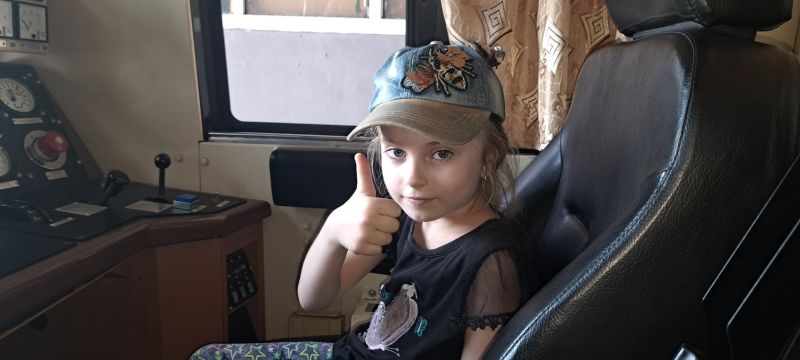«Главное в жизни – это поезда»: Экскурсию для шестилетней Ксюши провели на станции Оскемен-1