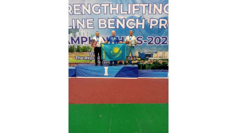 Ветеран-железнодорожник в 4 раз стал чемпионом мира по стритлифтингу