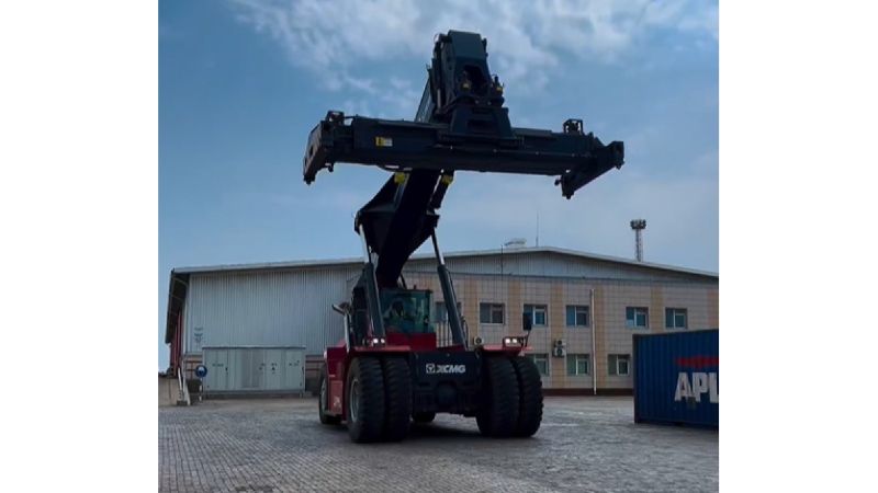 Парой ричстакеров пополнился перегрузочный парк Актауского порта