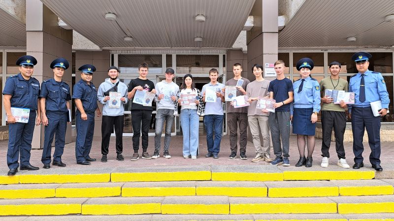Студенты приняли участие в акции «Приемная на вокзале» в Уральске