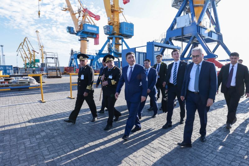 Олжас Бектенов Құрық және Ақтау теңіз порттарының дамуымен танысты