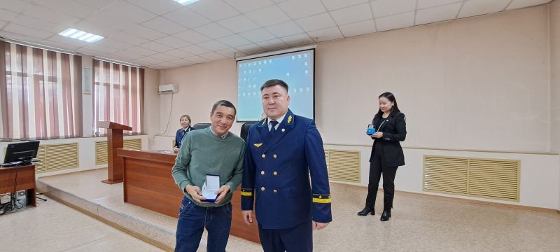 Работники Семейского отделения грузовых перевозок получили различные награды ко Дню Республики