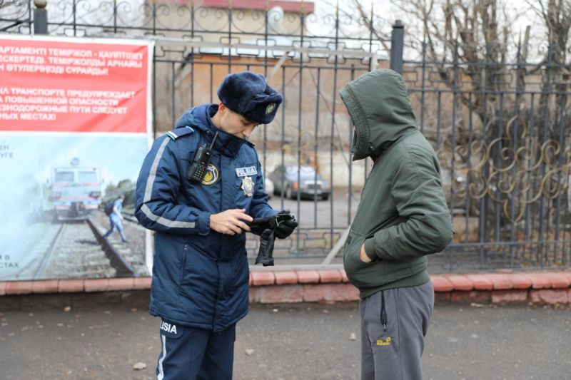 Вокзалда қоғамдық тәртіпті бұзған жас жігіт 20 тәулікке қамалды
