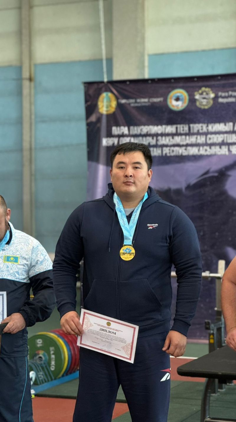 Железнодорожник стал чемпионом Казахстана по пауэрлифтингу