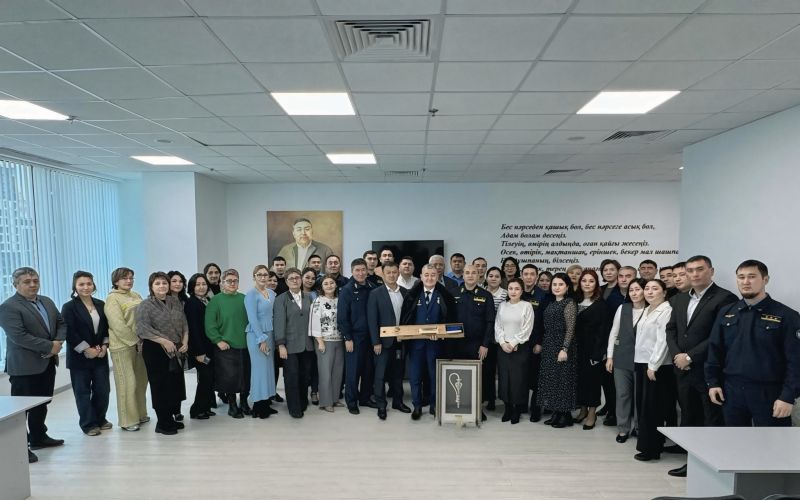 Почетного железнодорожника Жанибека Жунтурбаева проводили на пенсию