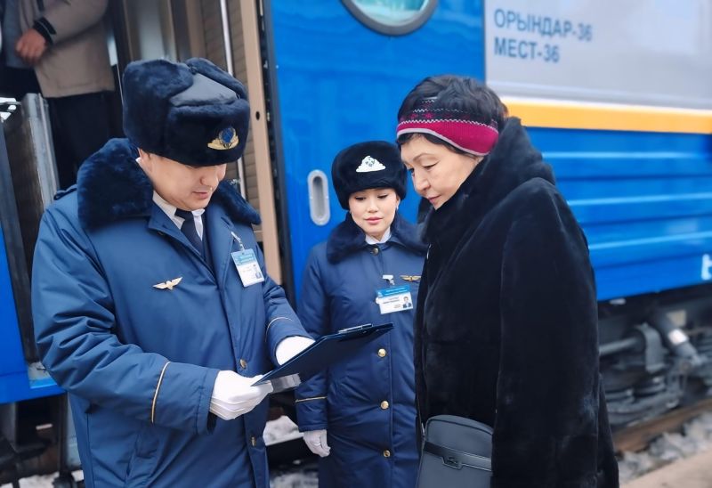 Более ста пассажиров отправились в путешествие на туристическом поезде «Jibek Joly 2.0»