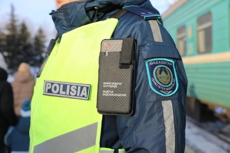 Пойызда мас жолаушы полицейлерге қарсылық танытты