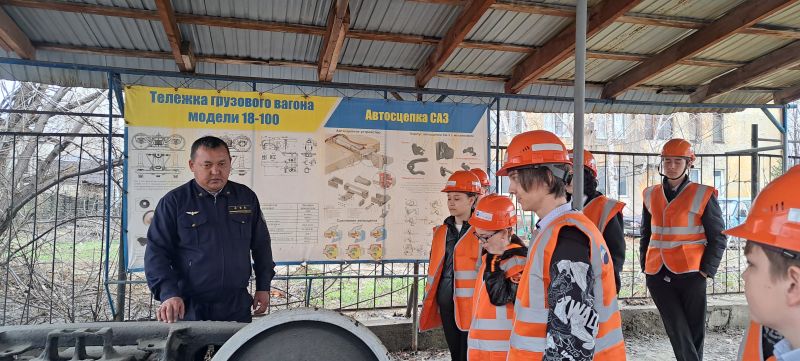 Школьники побывали на экскурсиях на железнодорожных предприятиях Оскеменского региона