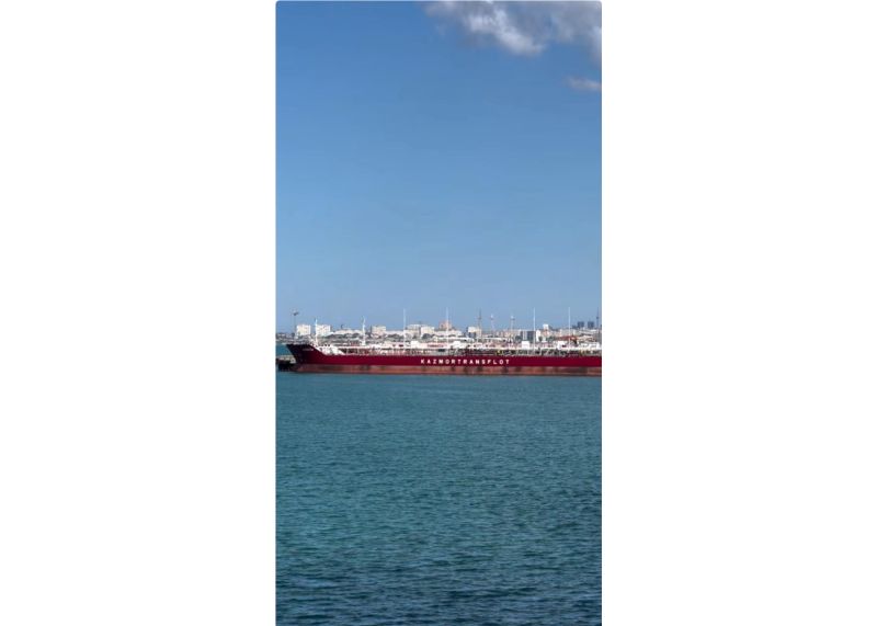 Для воспитанников детского дома организовали экскурсию на контейнеровоз «Сункар» в Актау