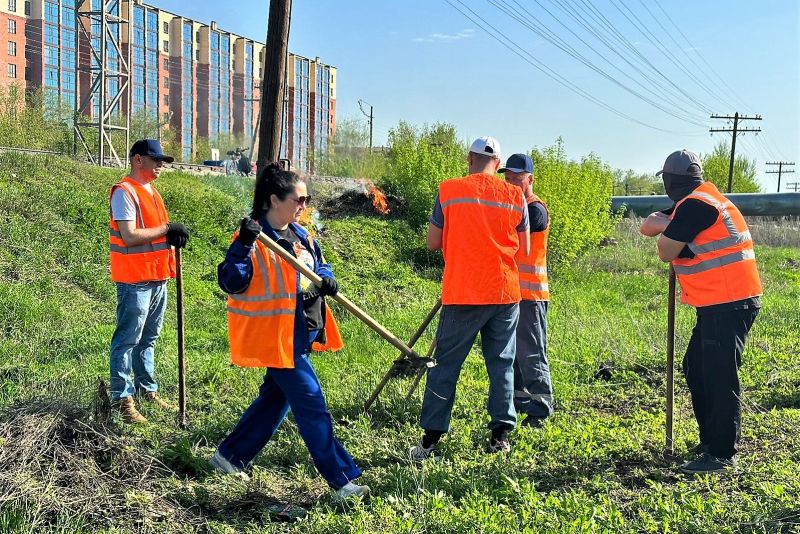 Уральские железнодорожники вышли на субботник