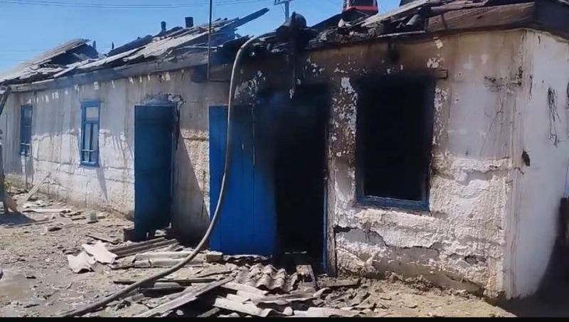 Железнодорожники помогли потушить здание в жилом секторе станции Сексеул
