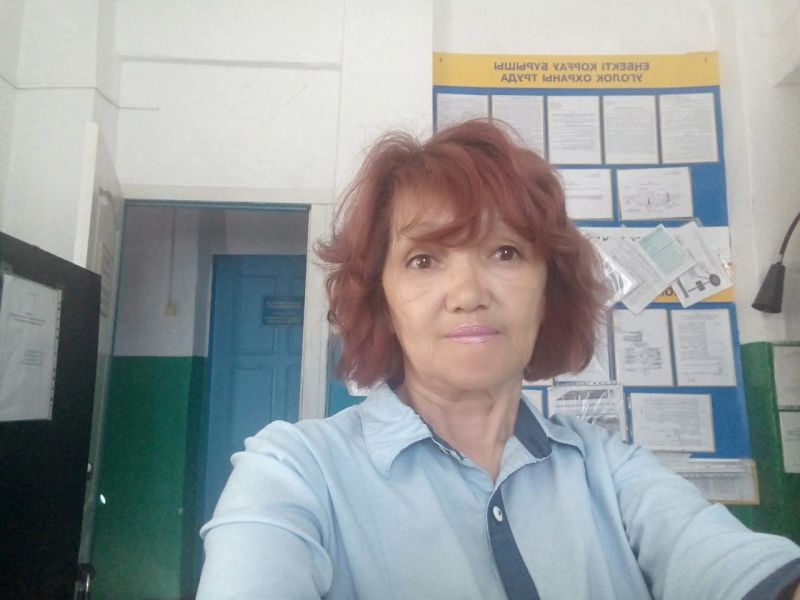 Четыре десятилетия на станции Баталы: история дежурной Улбасын Саулебаевой