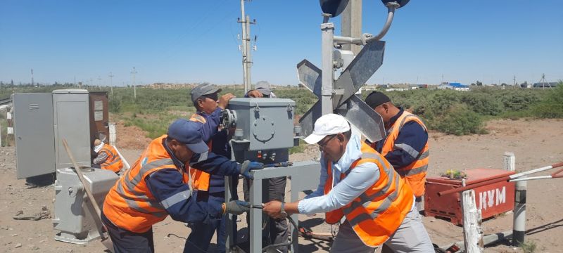 Бәйгеқұм станциясында автоматтандырылған шлагбаум орнатылуда