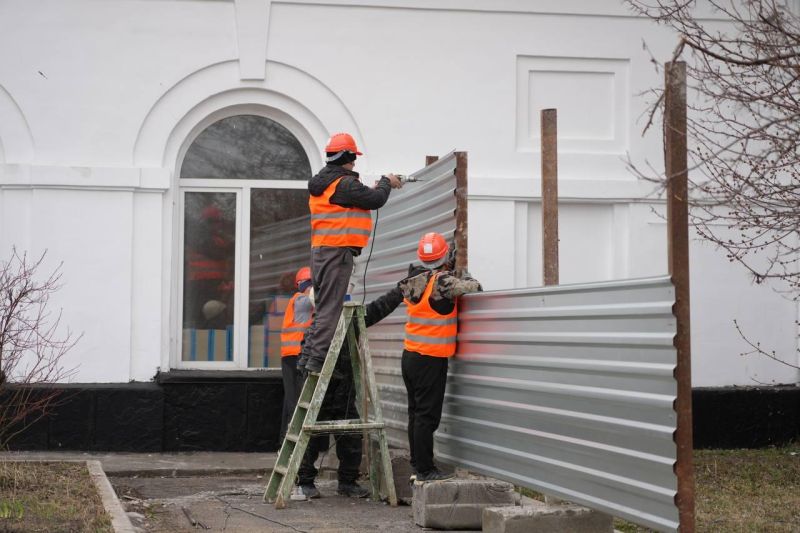 Глава правительства поручил ускорить работу по реконструкции ж/д вокзалов