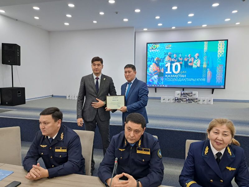 Еңбек ұжымының мүддесі бәрінен жоғары