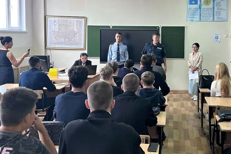 Месячник по предупреждению несчастных случаев на железной дороге проходит в Уральске