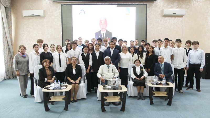 Көкшетауда Құрметті теміржолшы Мұратбек Тілеуленовпен кездесу өтті