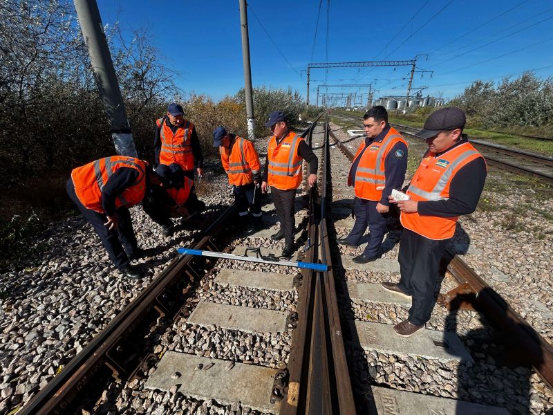Акмолинские железнодорожники проверяют готовность хозяйств к зиме
