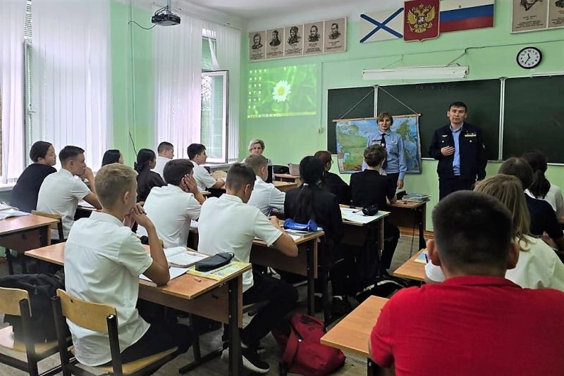 Илецкие железнодорожники и полиция провели профилактические занятия в школах
