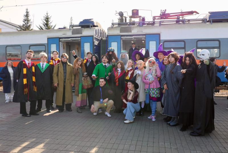 Более 300 взрослых и детей стали пассажирами первого «Поезда Поттера» в Казахстане