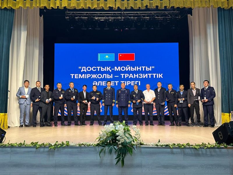 Около 150 карагандинских железнодорожников получили медали за вклад в строительство линии «Достык – Мойынты»