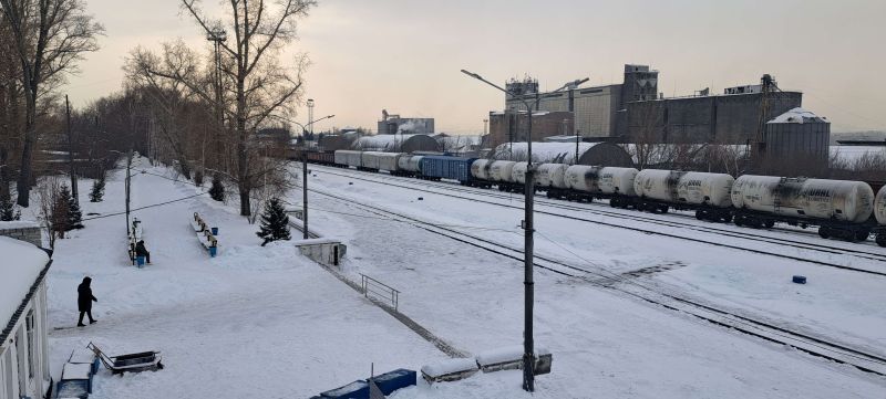 Первые обильные снегопады потребовали усиленной очистки путей в ВКО