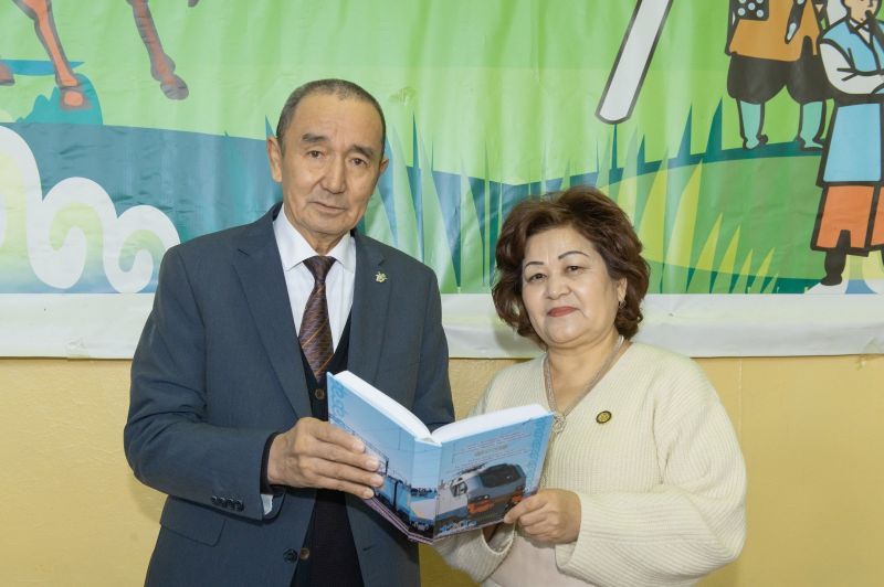 Книгу об истории эксплуатационного локомотивного депо издали в Астане