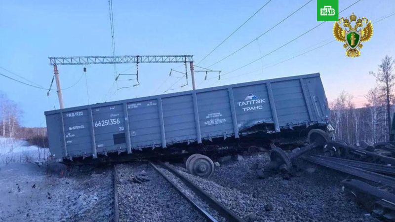 Ресейдің Амур облысында жүк пойызының 35 вагоны рельстен шығып кетті