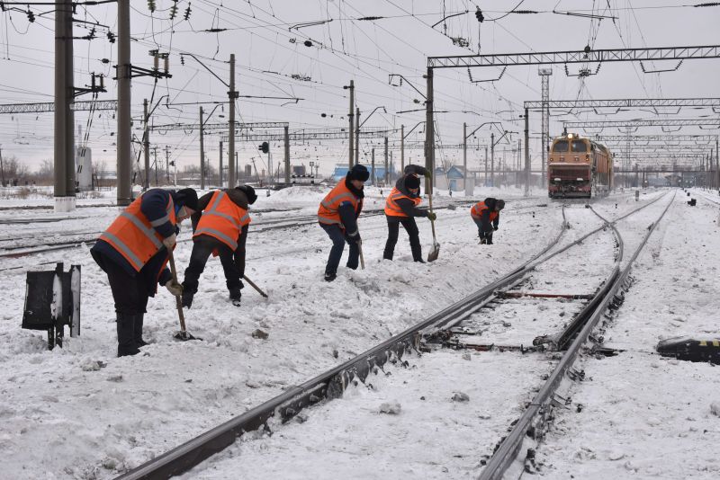 Железнодорожники вывезли более 487 тысяч кубометров снега с начала зимы