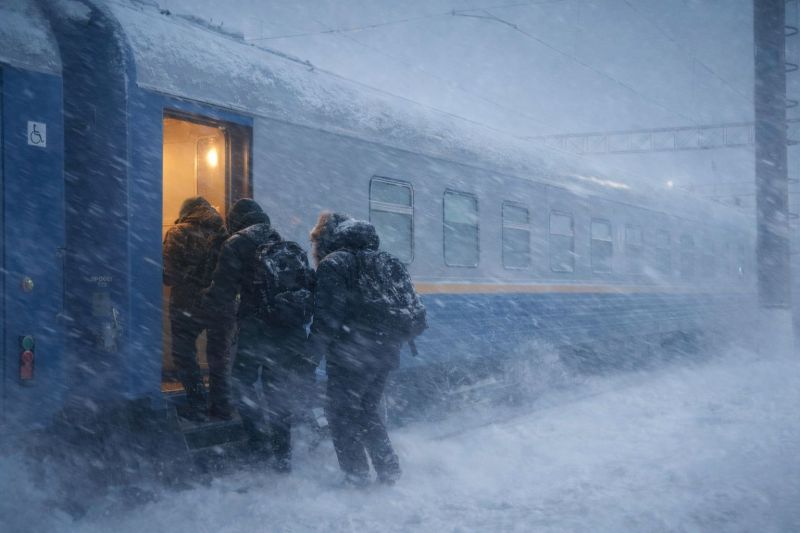 Около 400 пассажиров перевезли поезда КТЖ в непогоду в Актюбинской области