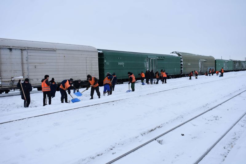 Уральские железнодорожники обеспечивают бесперебойное движение поездов в зимних условиях