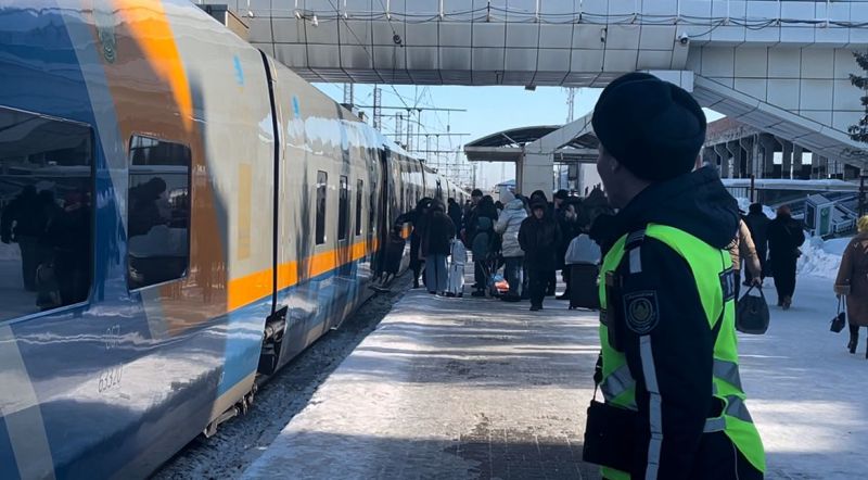 Транспортные полицейские провели акцию «Внимание, на путях – человек!»