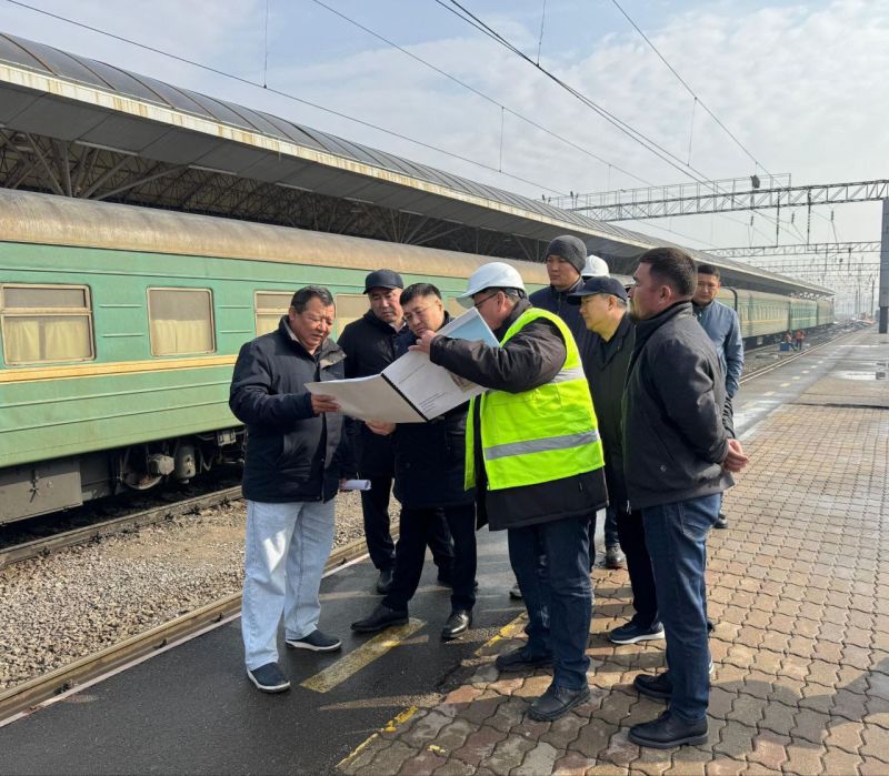 Глава комитета железнодорожного транспорта проинспектировал работы на вокзале Алматы-1