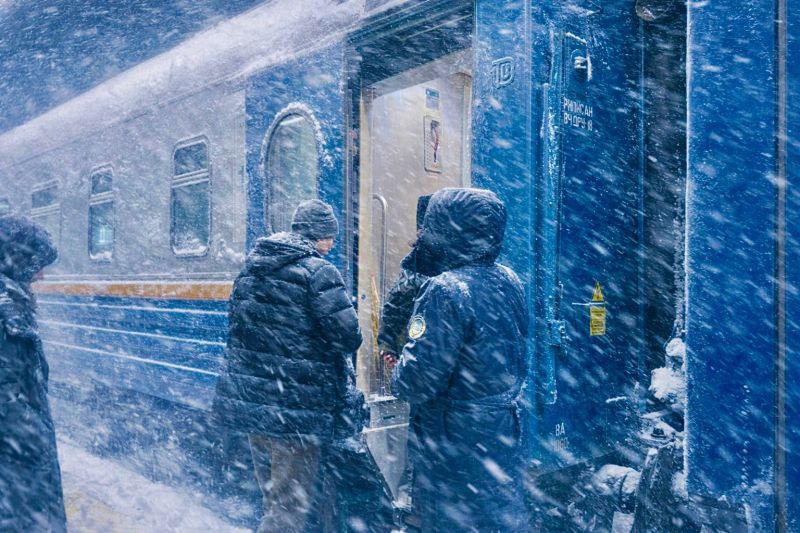 КТЖ организовал перевозку 390 пассажиров по железной дороге из-за закрытия трасс